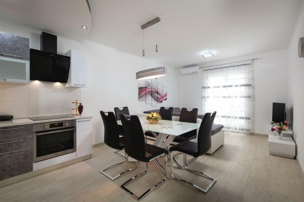 Villa Apartments Kordic Kaštela Εξωτερικό φωτογραφία