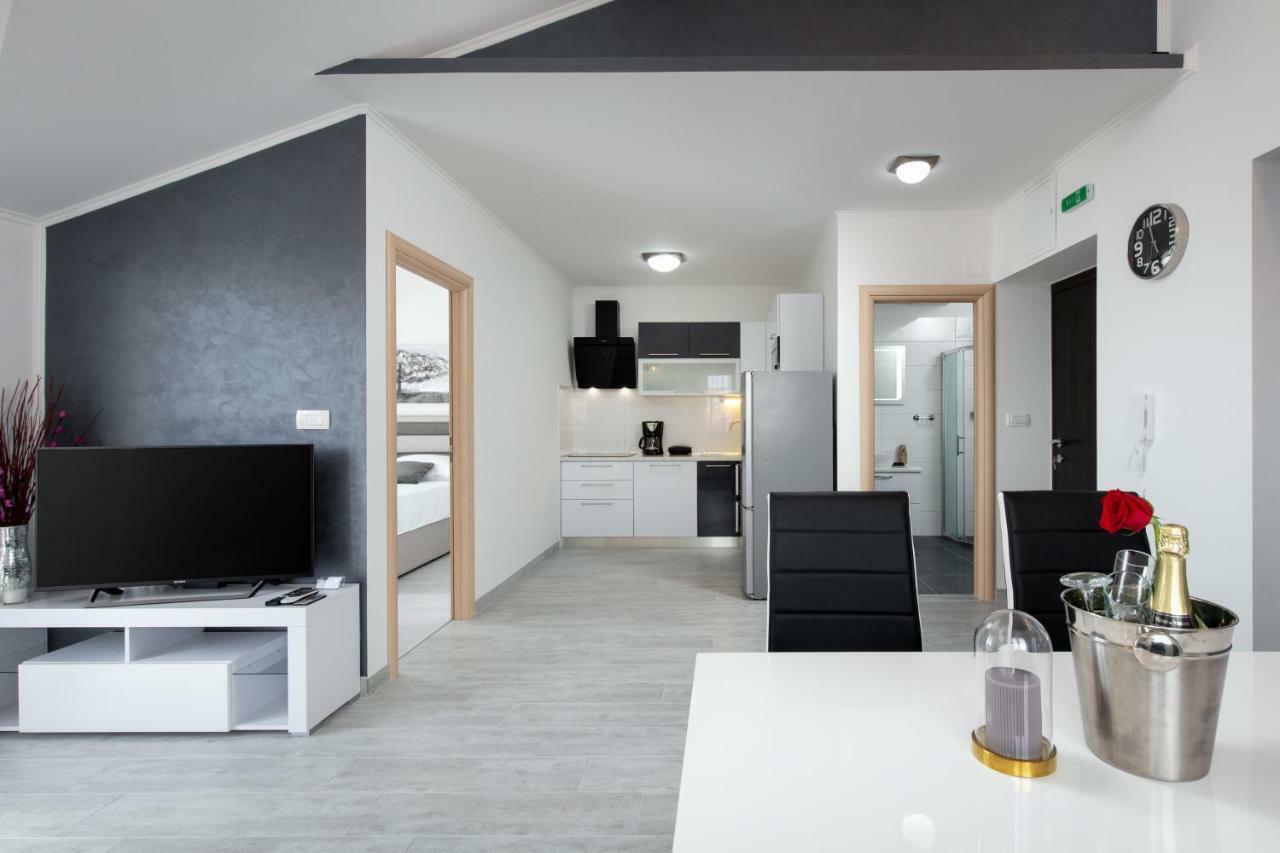 Villa Apartments Kordic Kaštela Εξωτερικό φωτογραφία